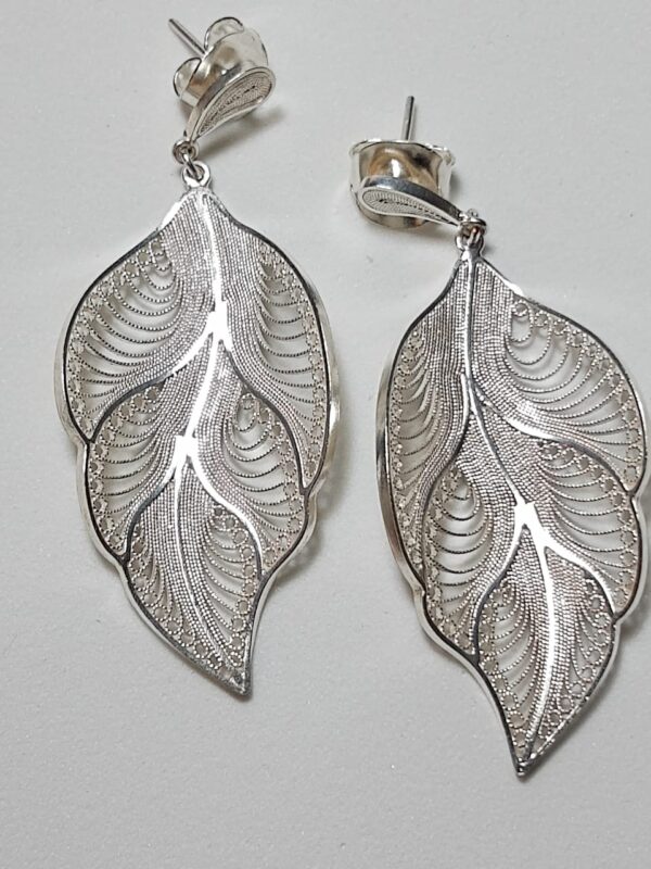 Aretes hoja ondulada