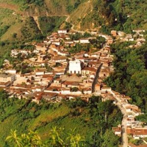 Caminos, pueblos y montañas. Tour del oro