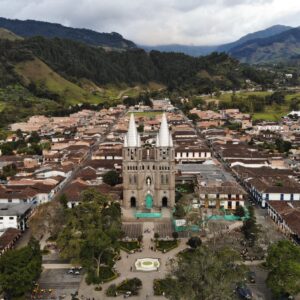 Medellín / ciudad de Antioquia / Jericó / Jardín. “Por los pueblos patrimonio de Antioquia”.