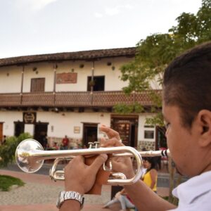 sonidos y música "De las entrañas" de los barrios de la ciudad