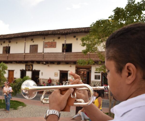 sonidos y música "De las entrañas" de los barrios de la ciudad